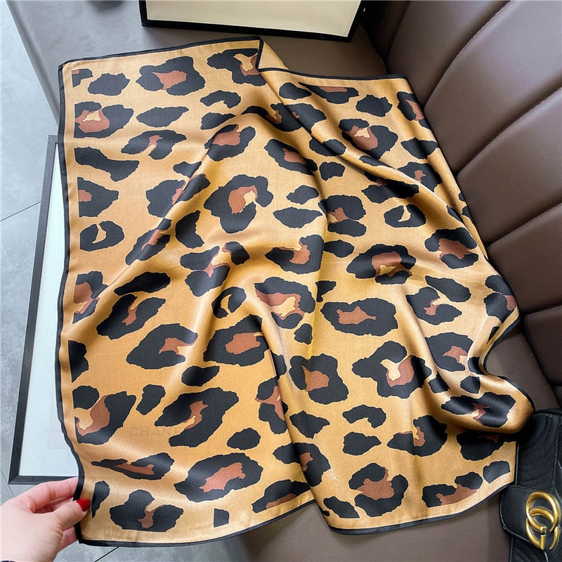 Chic 100% Seda Cuadrado Leopardo Decoración Mujer | The Parisian