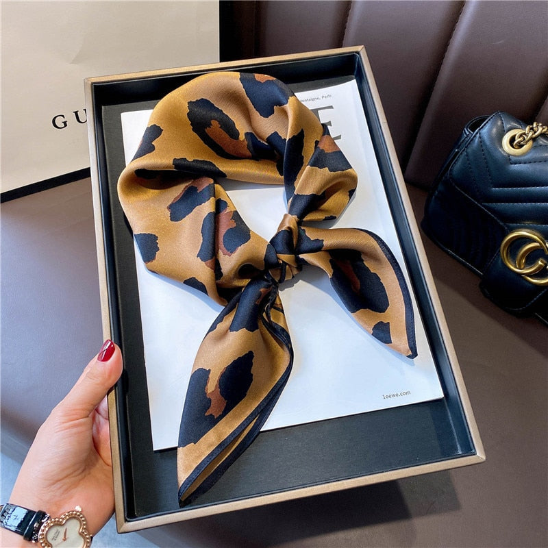 Chic 100% Seda Cuadrado Leopardo Decoración Mujer | The Parisian