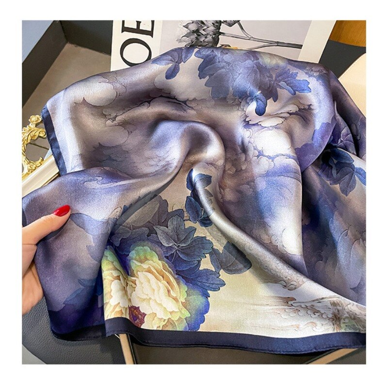 Pañuelo cuadrado de seda 100% para mujer con decoración de flores moradas | La Parisienne