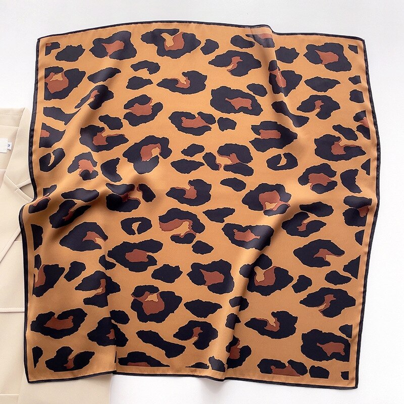 Elegante Pañuelo Cuadrado 100% Seda para Mujer | La Parisienne