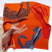 Cuadrado de seda 100% con estampado felino para mujer | The Parisian