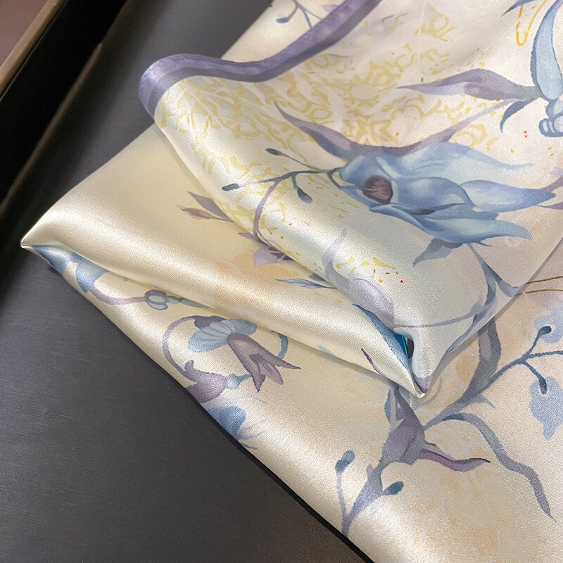 Cuadrado de flores artísticas de seda 100% para mujer | The Parisian