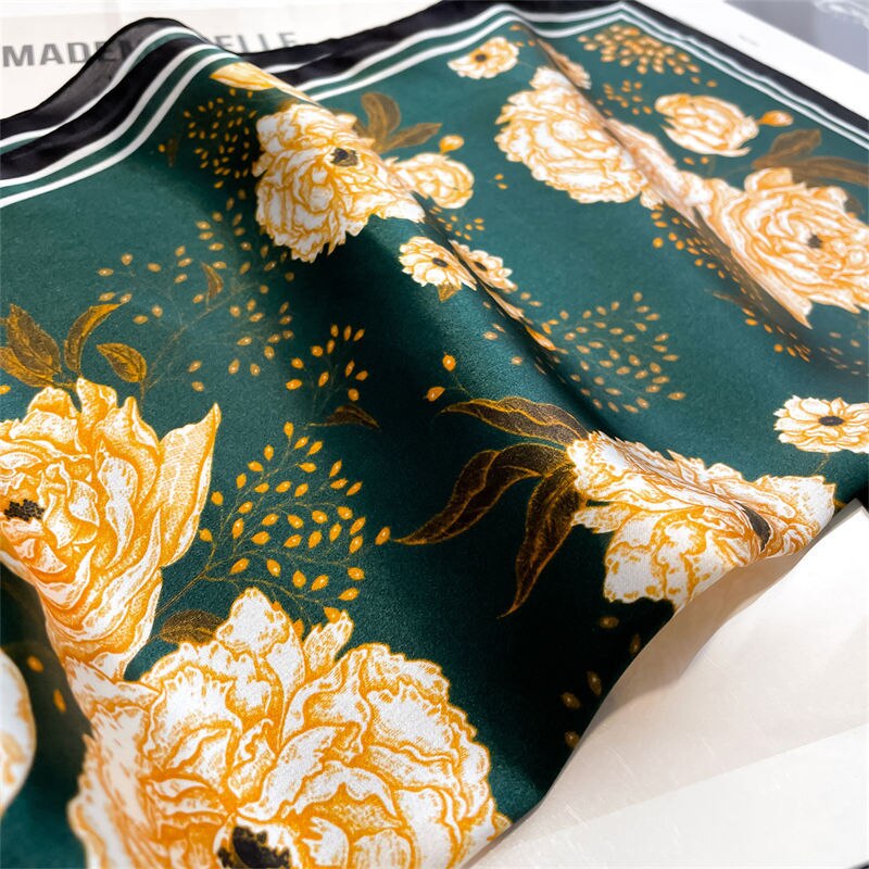 Pañuelo Cuadrado de Seda 100% con Decoración de Flores Blancas para Mujer | La Parisienne