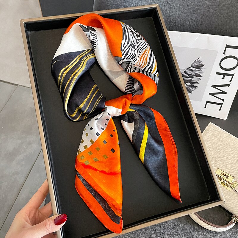 Sciarpa quadrata raffinata in seta 100% da donna | La Parisienne