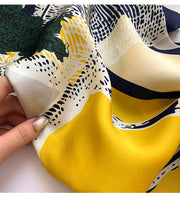 Cuadrado de seda 100% con estampado de caballos para mujer | La Parisienne