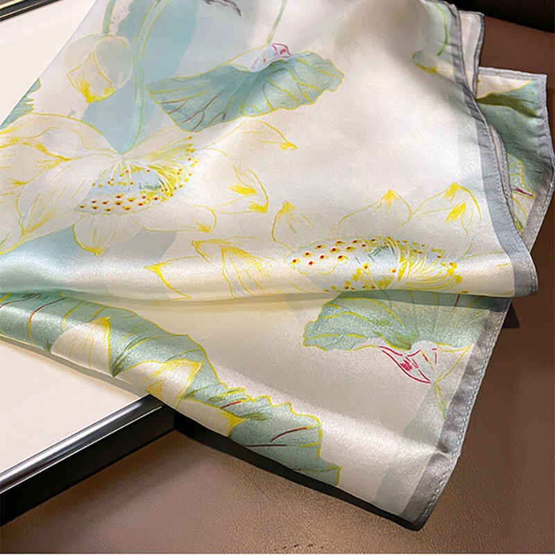 Decoración Floral Cuadrada 100% Seda para Mujer | The Parisian